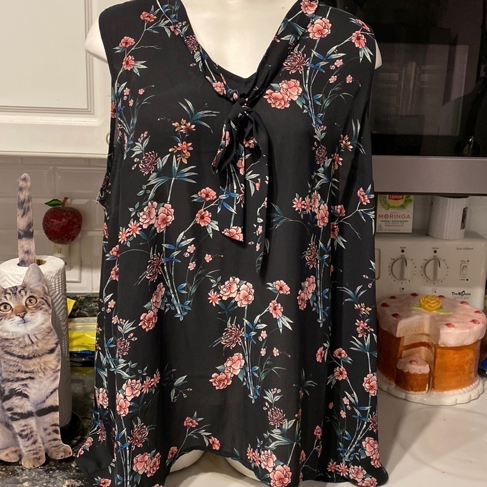 l women Torrid casual sleeveless floral plus size blouse size 2